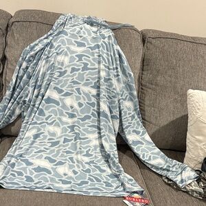 BURLEBO Blue and White Apparel